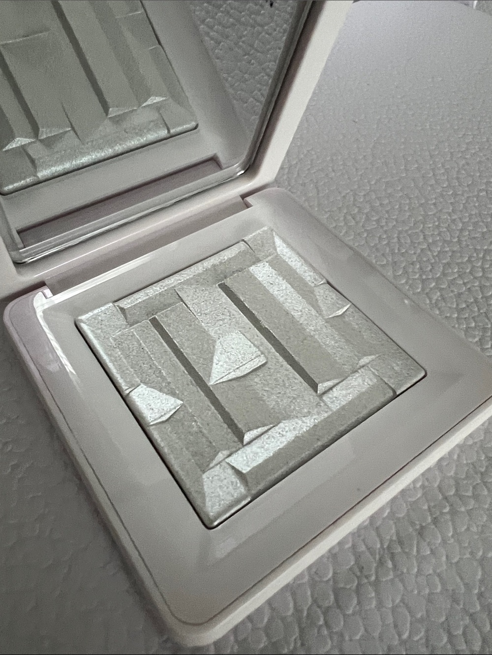 Haus Labs Bio-Radiant Gel-Powder Highlighter in Moonstone + small size Lip Oil - Picture 2 of 8